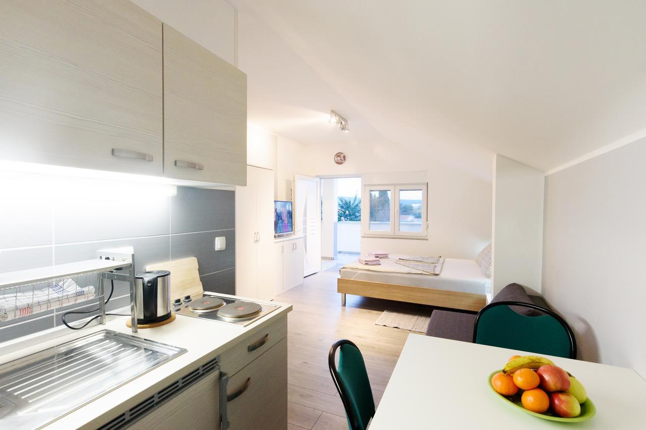 Apartmani Orhideja Gornji Karin Exterior photo